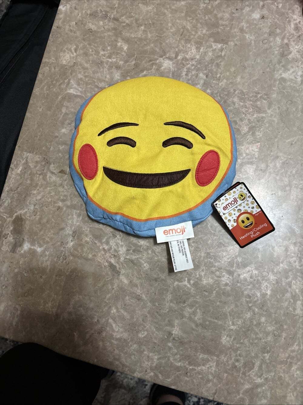 Smiling Face EMOJI Heating / Cooling Plush Pad Novelty Funny 2023 New With Tags